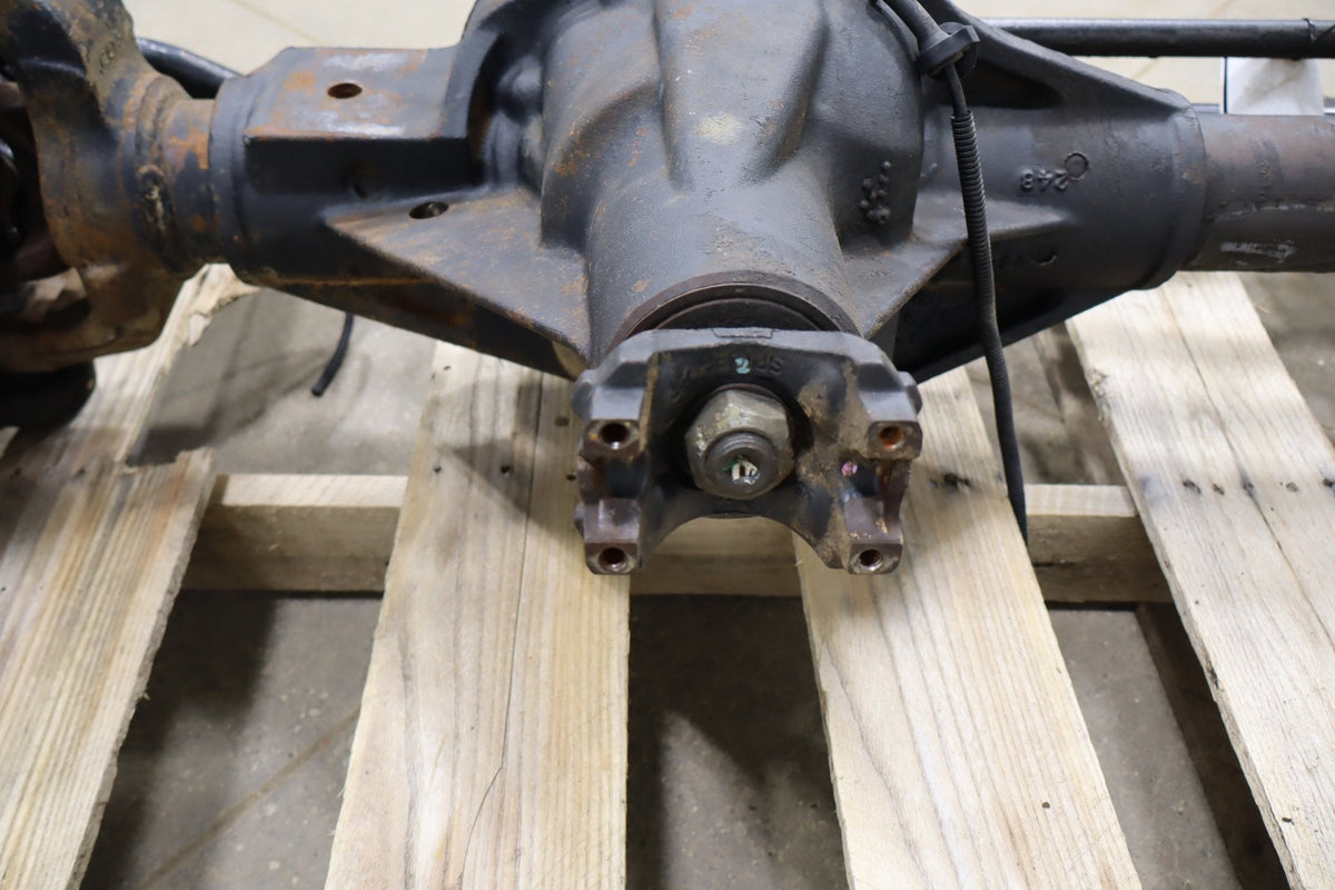 99-04 Ford F250 F350 Super Duty Front Axle 3.73 SRW 4x4 OEM