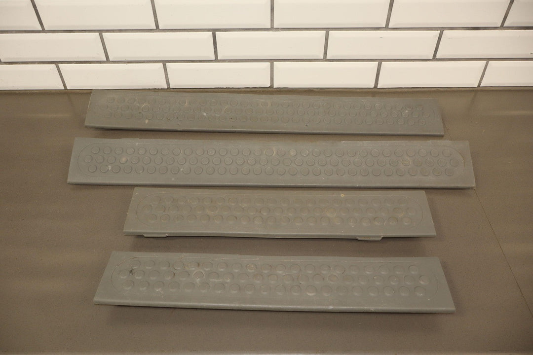 99 - 04 Ford F350 F250 Crew Cab Sill Plate Set (4) Medium Flint 3E