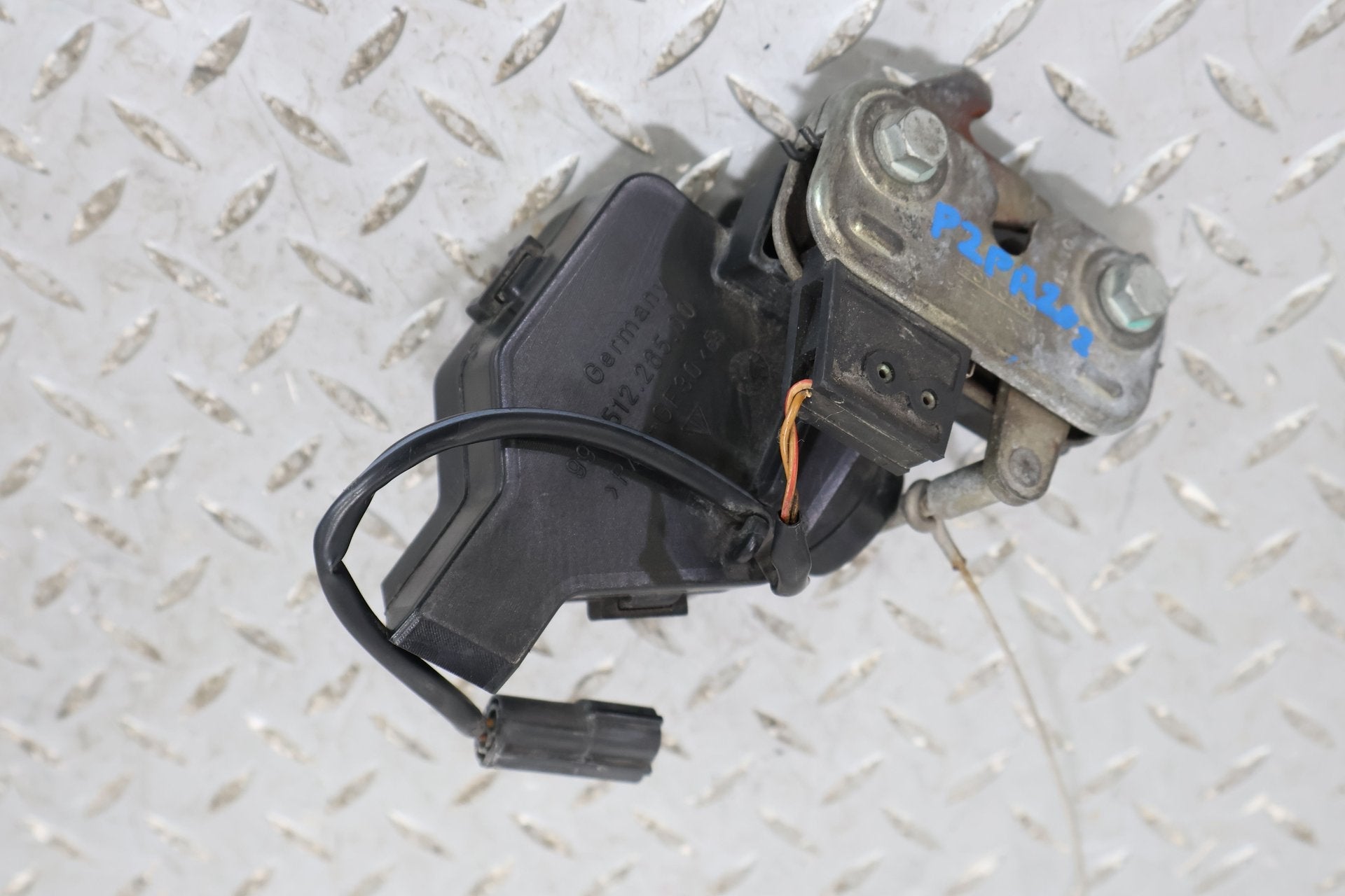 99-05 Porsche 911 996 Engine Lid Trunk Latch Lock Actuator (99651226500)