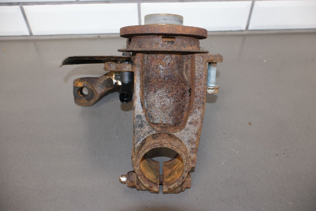 99 - 05 VW Volkswagen Beetle Jetta 1.8T Front Left LH Spindle Knuckle (79K Miles)