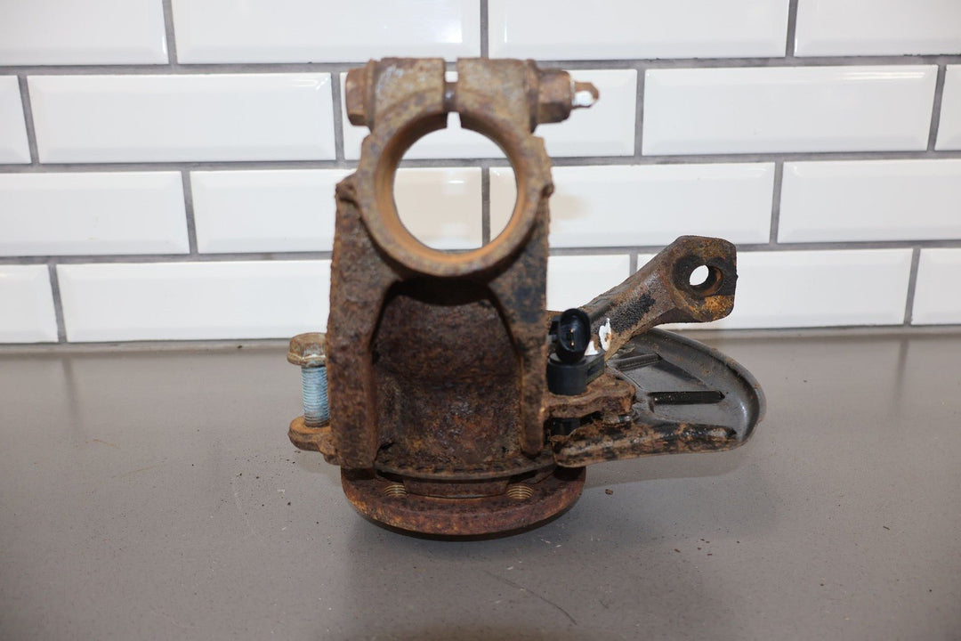 99 - 05 VW Volkswagen Beetle Jetta 1.8T Front Left LH Spindle Knuckle (79K Miles)