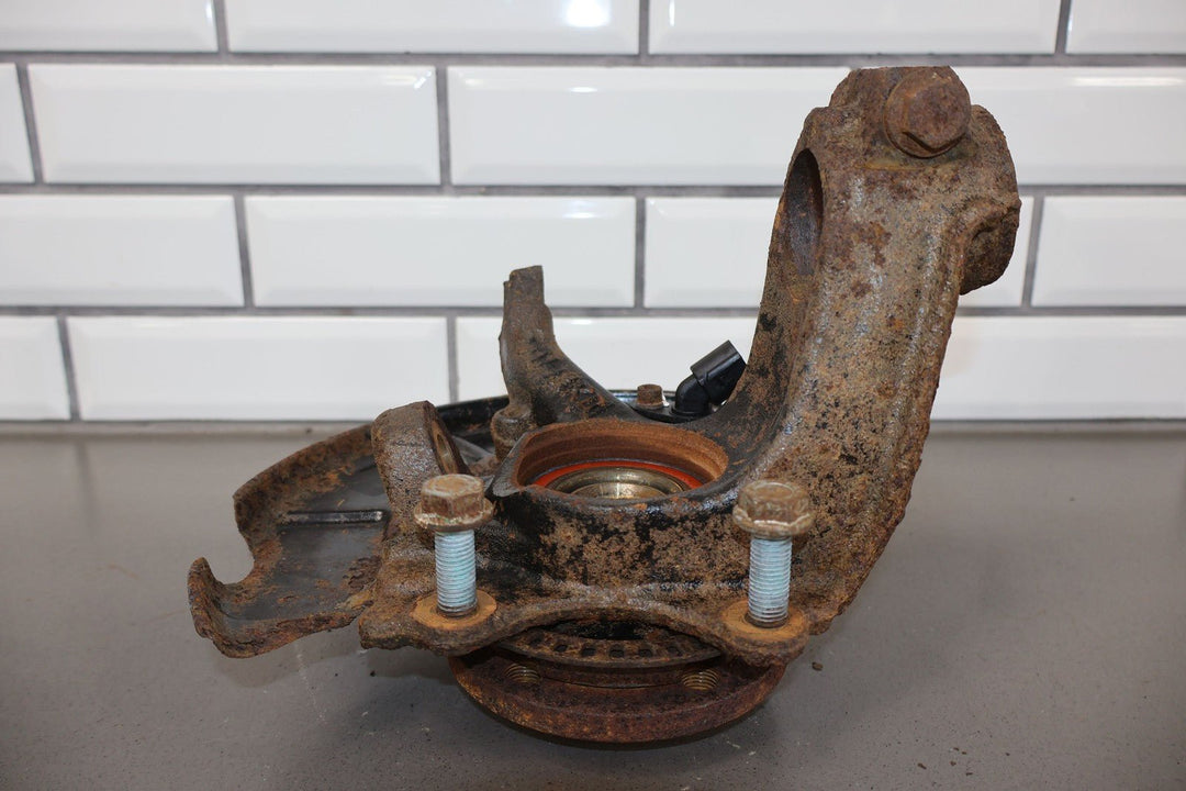 99 - 05 VW Volkswagen Beetle Jetta 1.8T Front Left LH Spindle Knuckle (79K Miles)