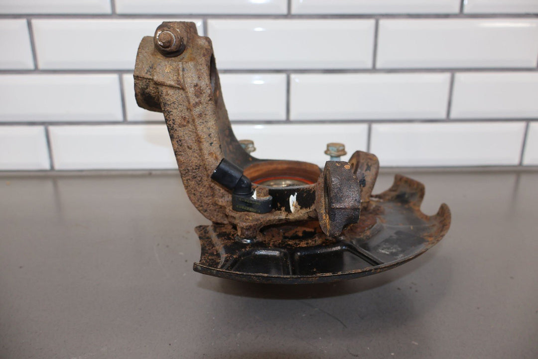 99 - 05 VW Volkswagen Beetle Jetta 1.8T Front Left LH Spindle Knuckle (79K Miles)