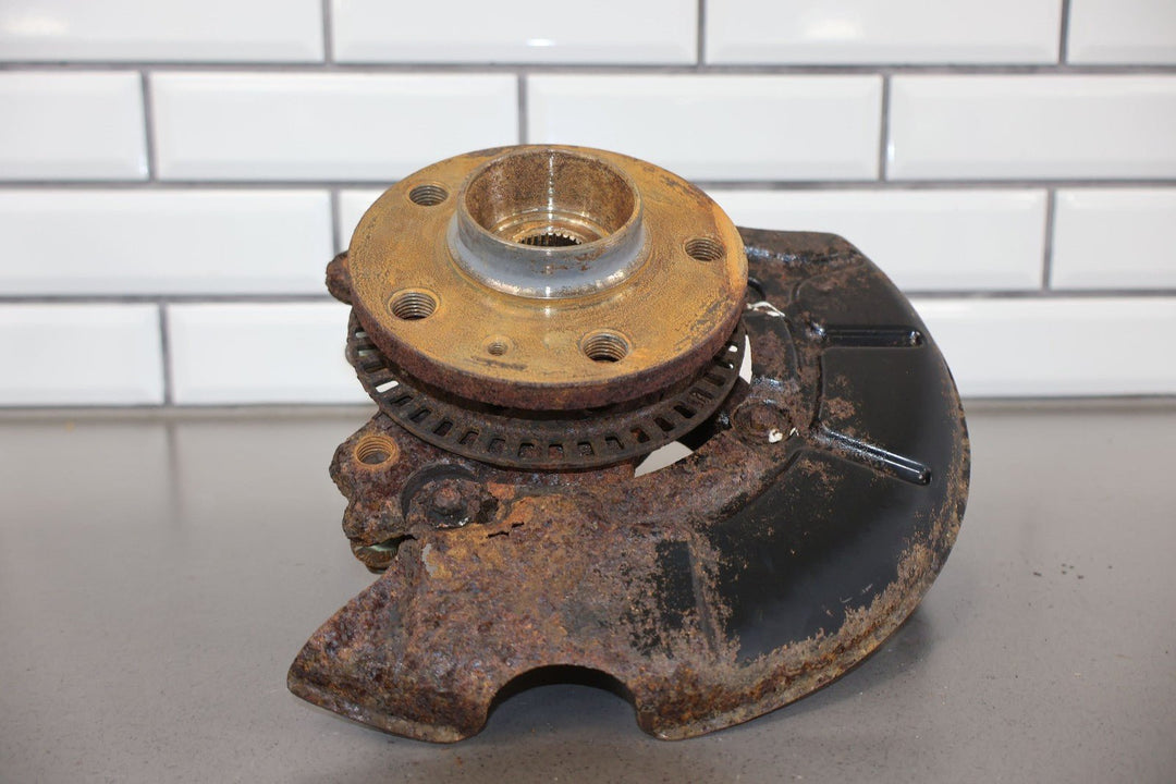 99 - 05 VW Volkswagen Beetle Jetta 1.8T Front Left LH Spindle Knuckle (79K Miles)