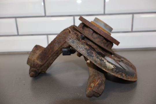 99 - 05 VW Volkswagen Beetle Jetta 1.8T Front Right RH Spindle Knuckle (79K Miles)