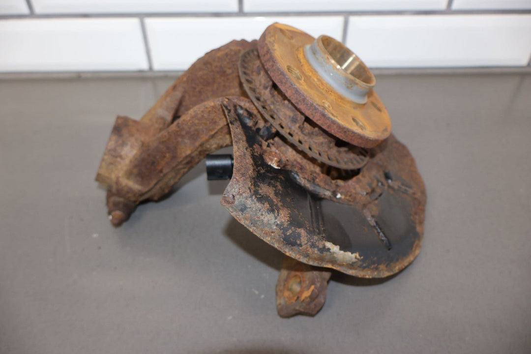 99 - 05 VW Volkswagen Beetle Jetta 1.8T Front Right RH Spindle Knuckle (79K Miles)