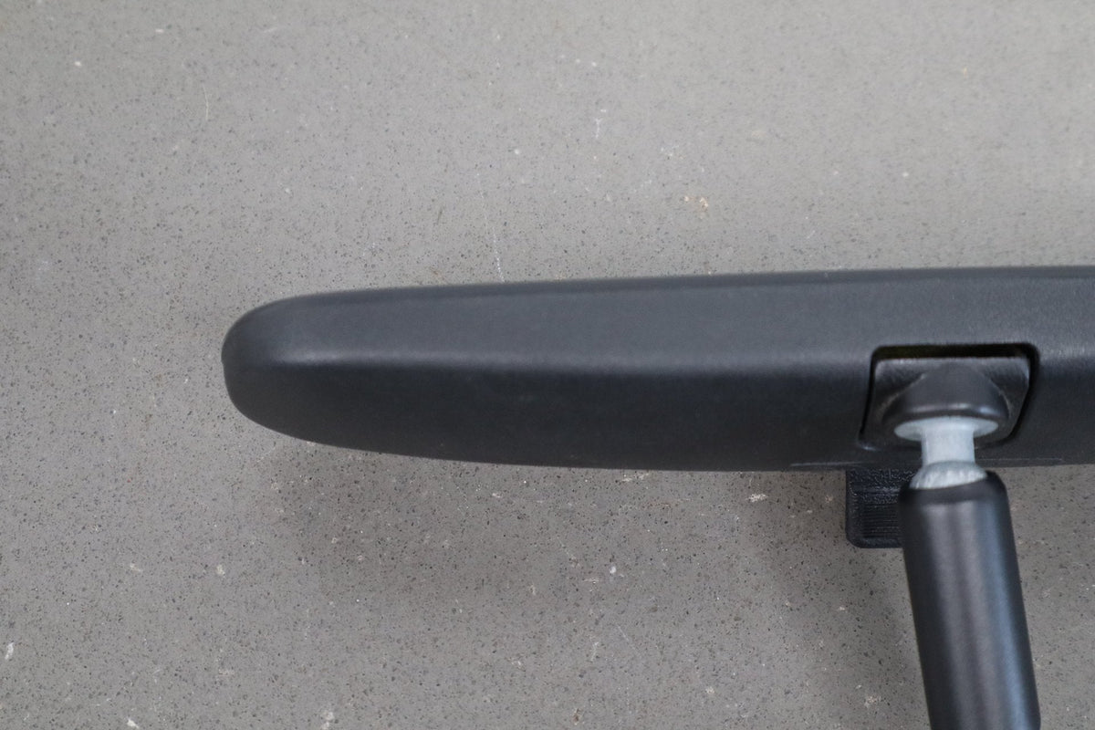 99-06 Chevrolet Silverado Rear View Mirror Manual Dim OEM