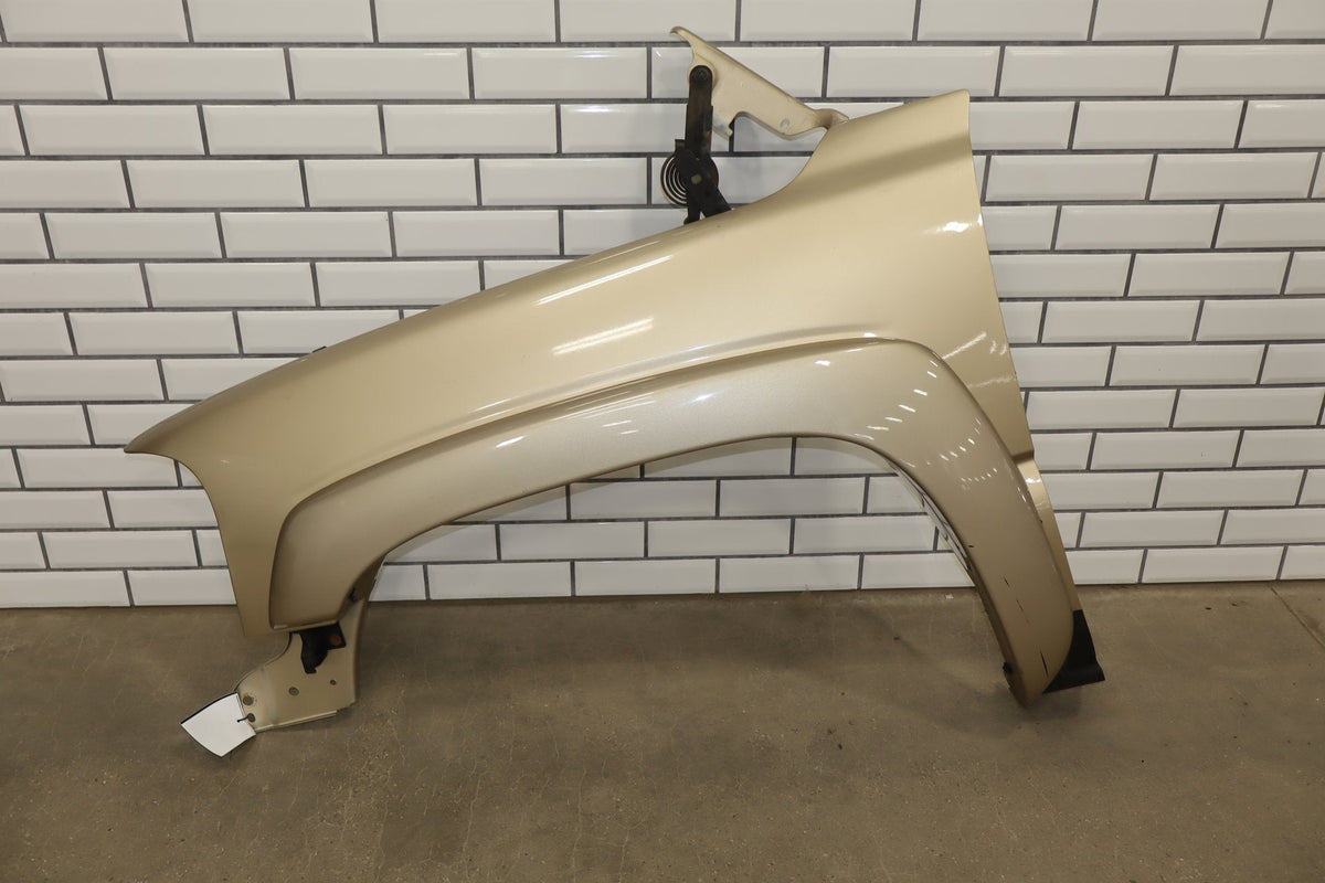 99-06 GMC Sierra/Yukon GMT800 Driver Left LH Fender sand beige metallic 15u