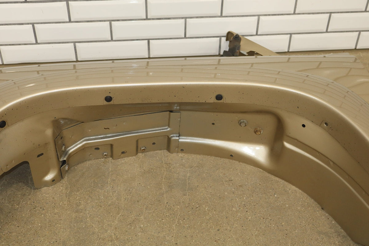 99-06 GMC Sierra/Yukon GMT800 Driver Left LH Fender sand beige metallic 15u