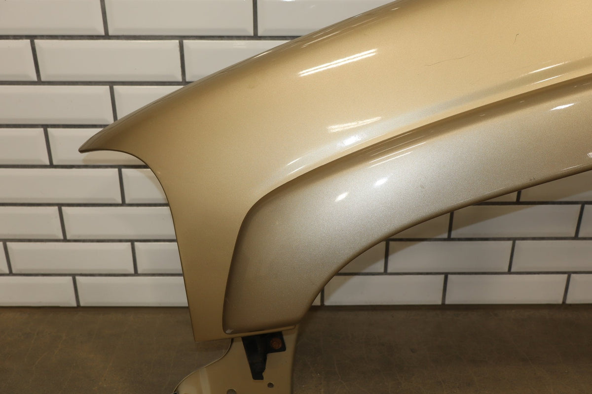 99-06 GMC Sierra/Yukon GMT800 Driver Left LH Fender sand beige metallic 15u