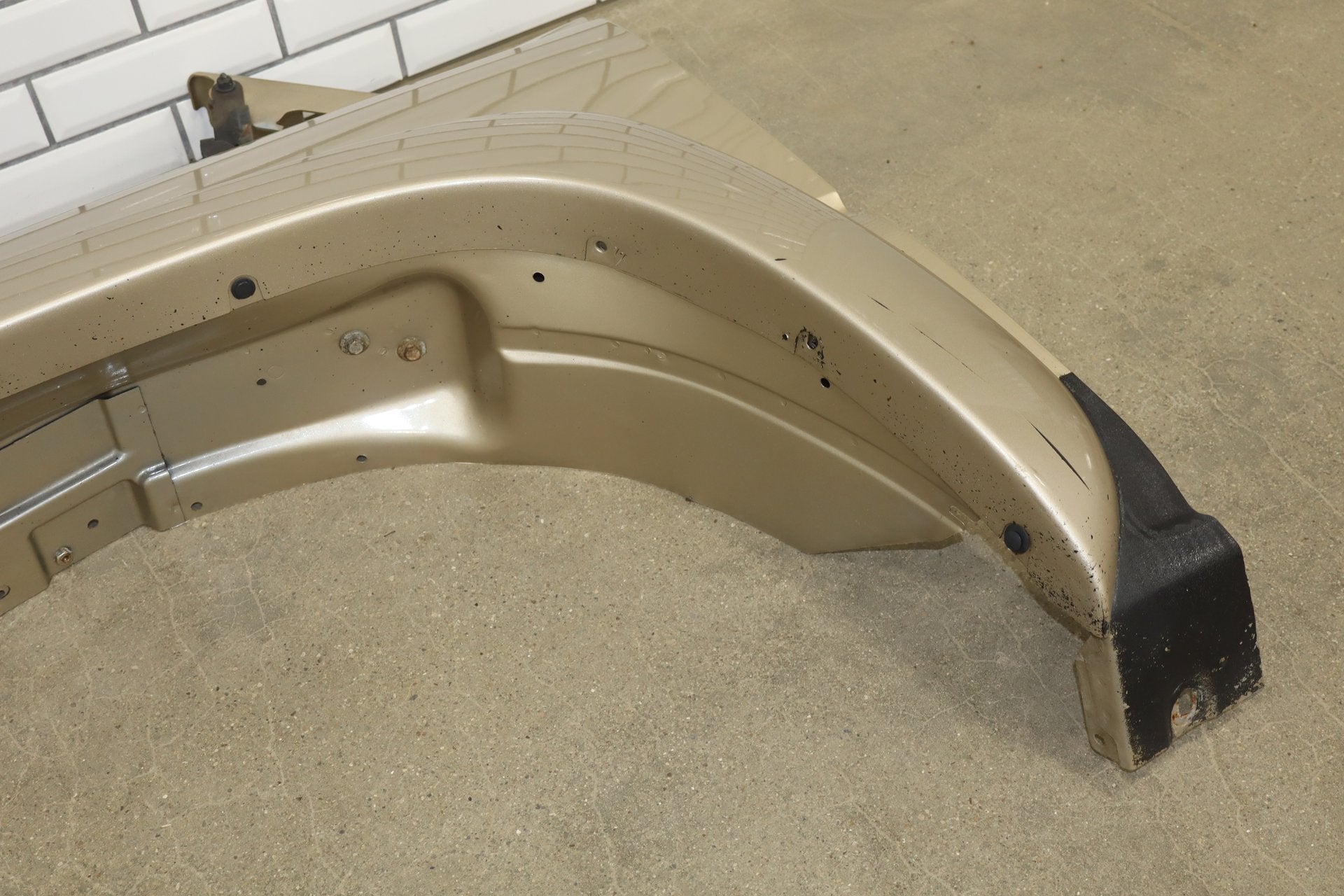 99-06 GMC Sierra/Yukon GMT800 Driver Left LH Fender sand beige metallic 15u