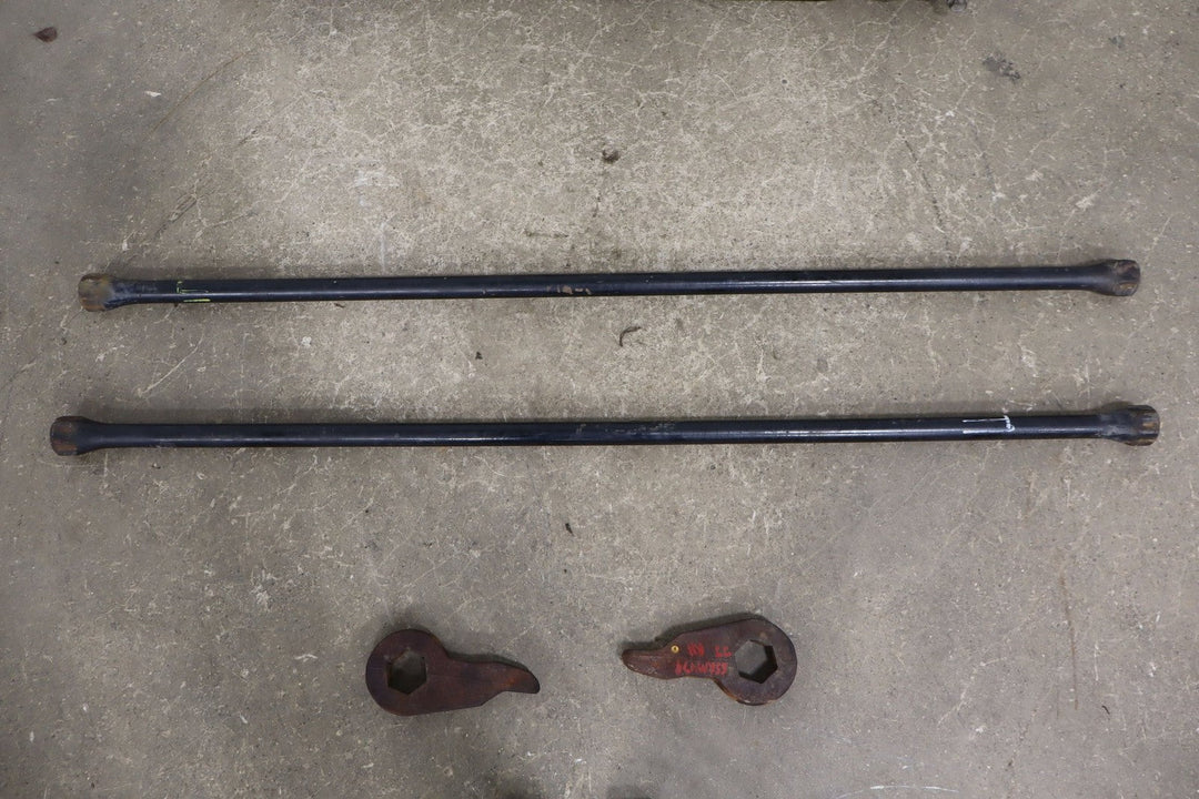 99 - 06 GMC Yukon Denali Tahoe GMT800 4x4/AWD Torsion Bar Kit with Crossmember