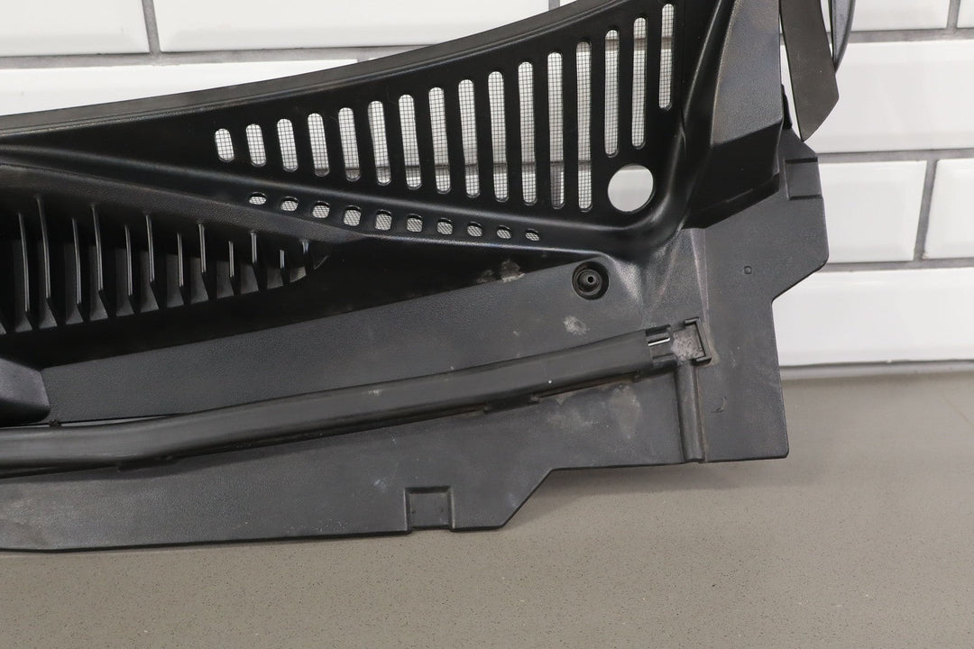 99 - 06 NBS Silverado Suburban Yukon Sierra Windshield Cowl Trim Panel Cover OE GM