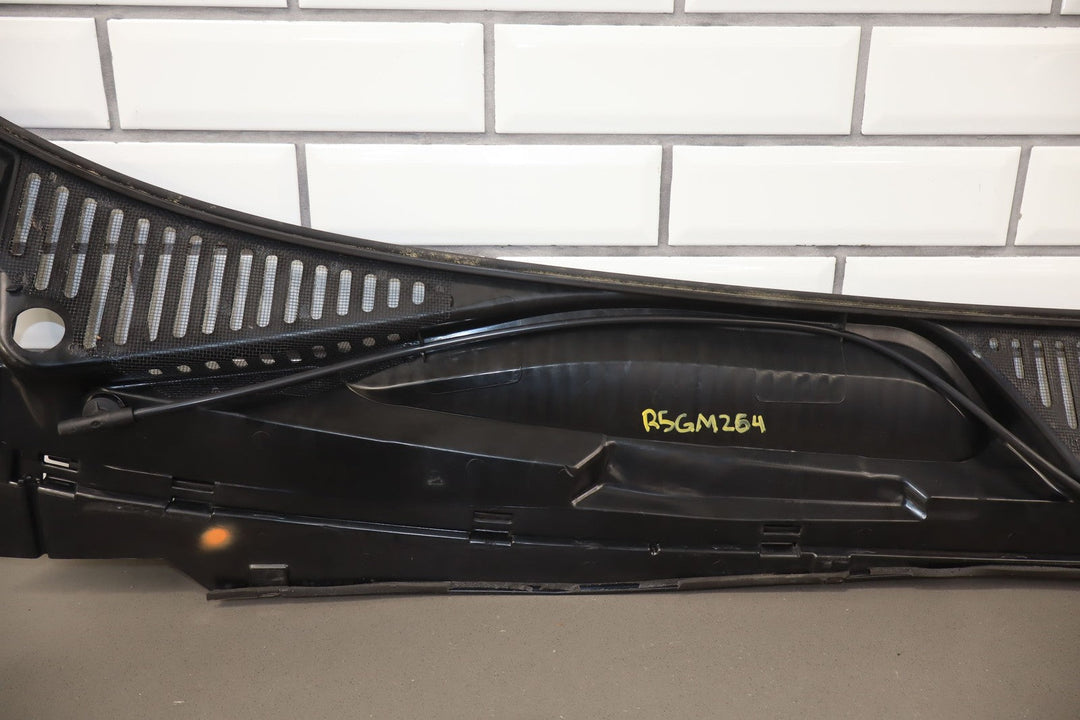 99 - 06 NBS Silverado Suburban Yukon Sierra Windshield Cowl Trim Panel Cover OE GM