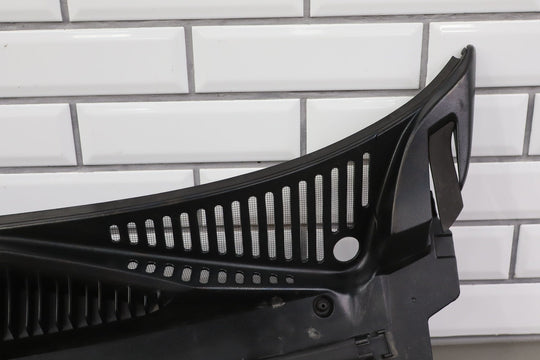 99 - 06 NBS Silverado Suburban Yukon Sierra Windshield Cowl Trim Panel Cover OE GM