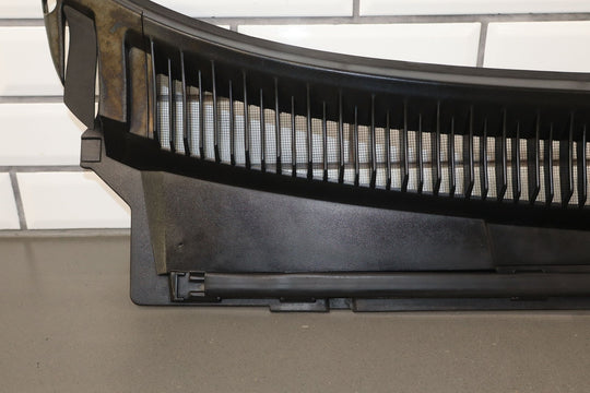 99 - 06 NBS Silverado Suburban Yukon Sierra Windshield Cowl Trim Panel Cover OE GM