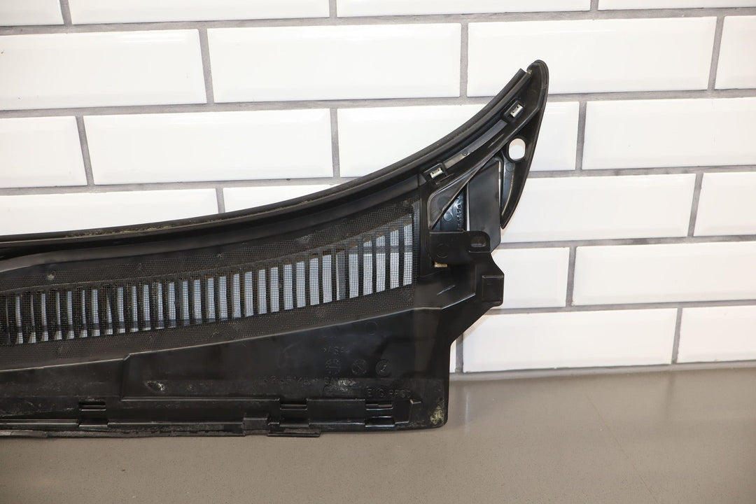 99 - 06 NBS Silverado Suburban Yukon Sierra Windshield Cowl Trim Panel Cover OE GM