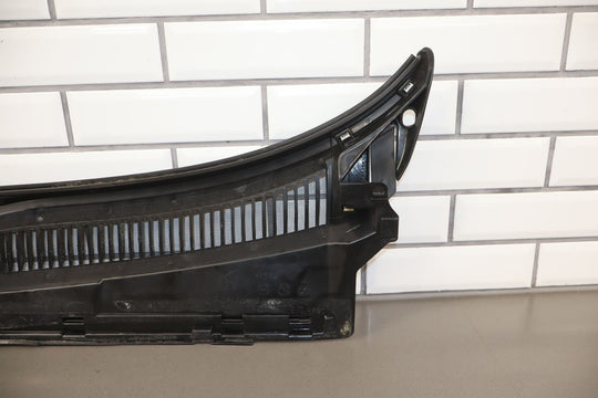 99 - 06 NBS Silverado Suburban Yukon Sierra Windshield Cowl Trim Panel Cover OE GM