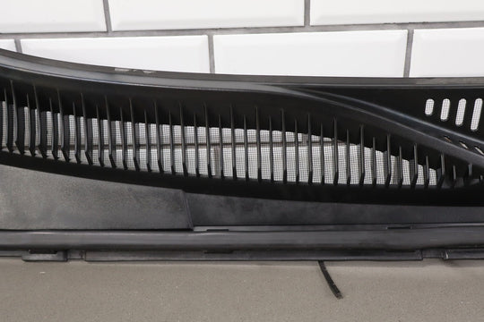 99 - 06 NBS Silverado Suburban Yukon Sierra Windshield Cowl Trim Panel Cover OE GM