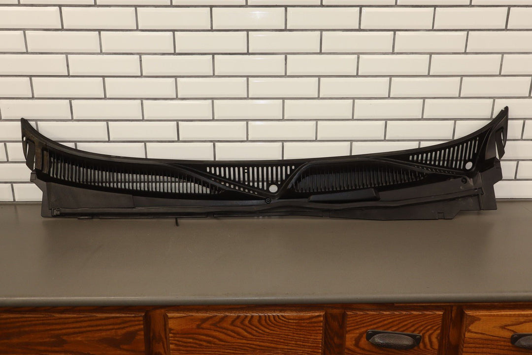 99 - 06 NBS Silverado Suburban Yukon Sierra Windshield Cowl Trim Panel Cover OE GM