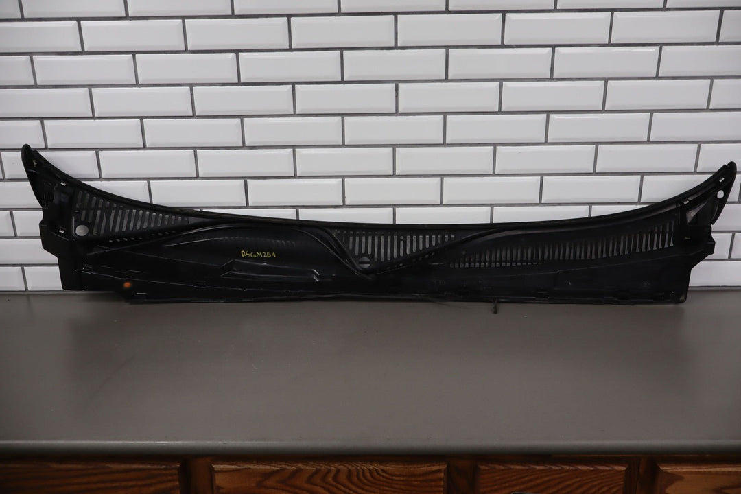 99 - 06 NBS Silverado Suburban Yukon Sierra Windshield Cowl Trim Panel Cover OE GM