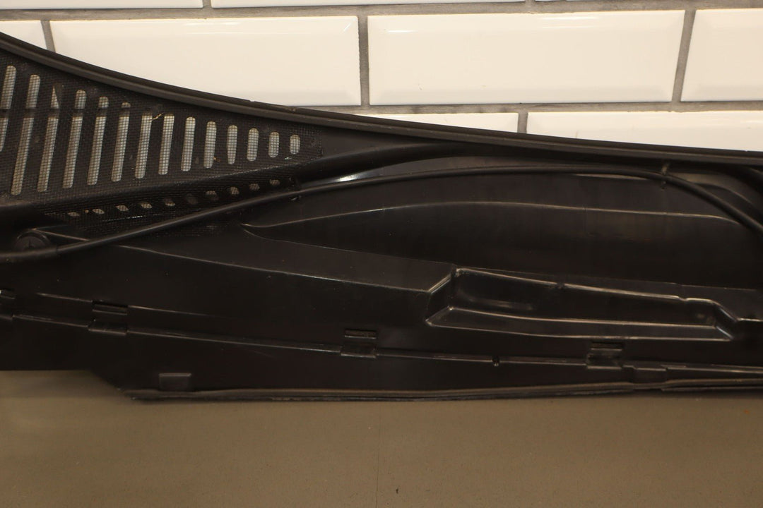 99 - 07 Chevy GMC Sierra Silverado GMT800 Cowl Vent Panel Assembly OEM