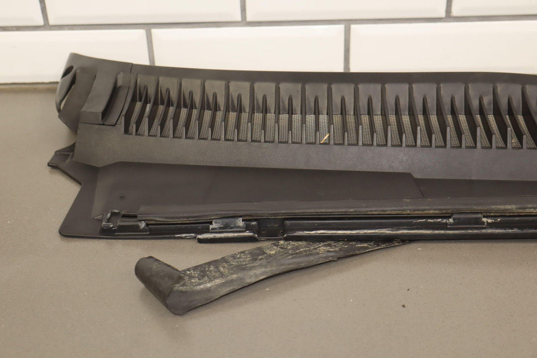 99 - 07 Chevy GMC Sierra Silverado GMT800 Cowl Vent Panel Assembly OEM