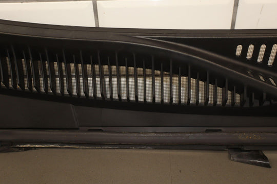 99 - 07 Chevy GMC Sierra Silverado GMT800 Cowl Vent Panel Assembly OEM