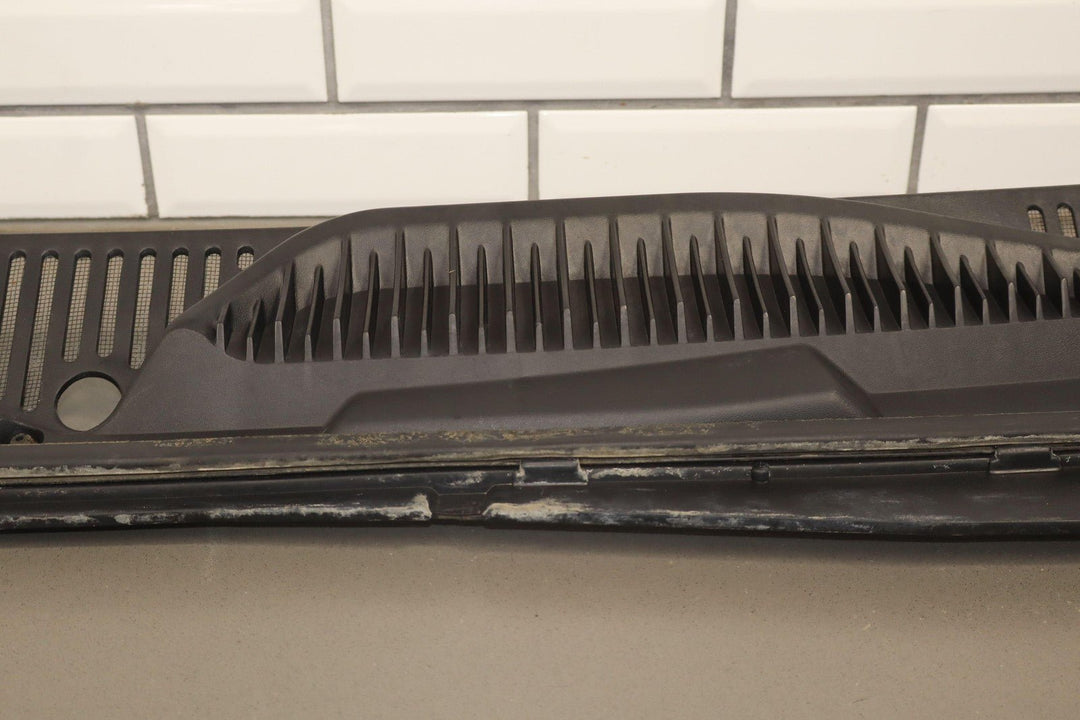 99 - 07 Chevy GMC Sierra Silverado GMT800 Cowl Vent Panel Assembly OEM