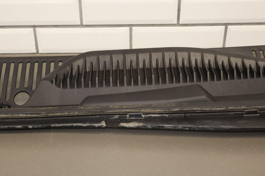 99 - 07 Chevy GMC Sierra Silverado GMT800 Cowl Vent Panel Assembly OEM