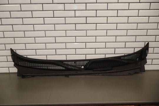 99 - 07 Chevy GMC Sierra Silverado GMT800 Cowl Vent Panel Assembly OEM