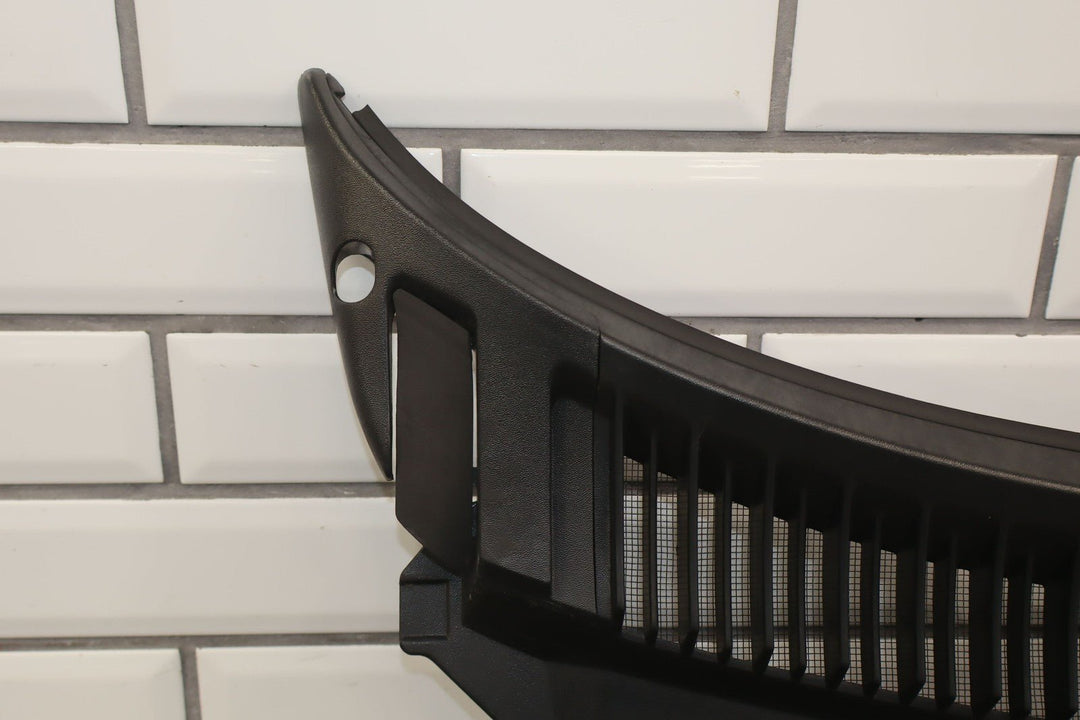 99 - 07 Chevy GMC Sierra Silverado GMT800 Cowl Vent Panel Assembly OEM