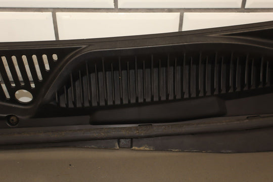 99 - 07 Chevy GMC Sierra Silverado GMT800 Cowl Vent Panel Assembly OEM