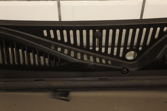 99 - 07 Chevy GMC Sierra Silverado GMT800 Cowl Vent Panel Assembly OEM