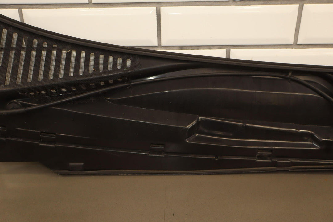 99 - 07 Chevy GMC Sierra Silverado GMT800 Cowl Vent Panel Assembly OEM