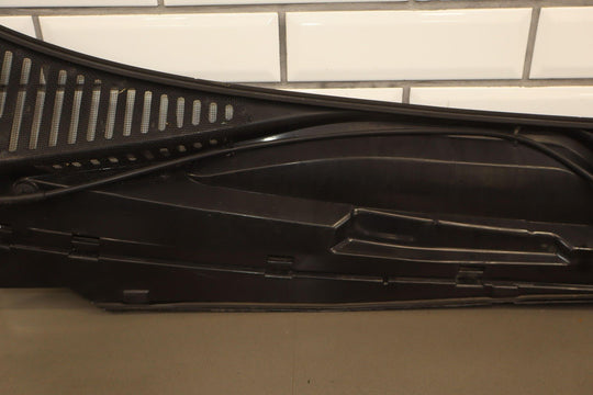 99 - 07 Chevy GMC Sierra Silverado GMT800 Cowl Vent Panel Assembly OEM