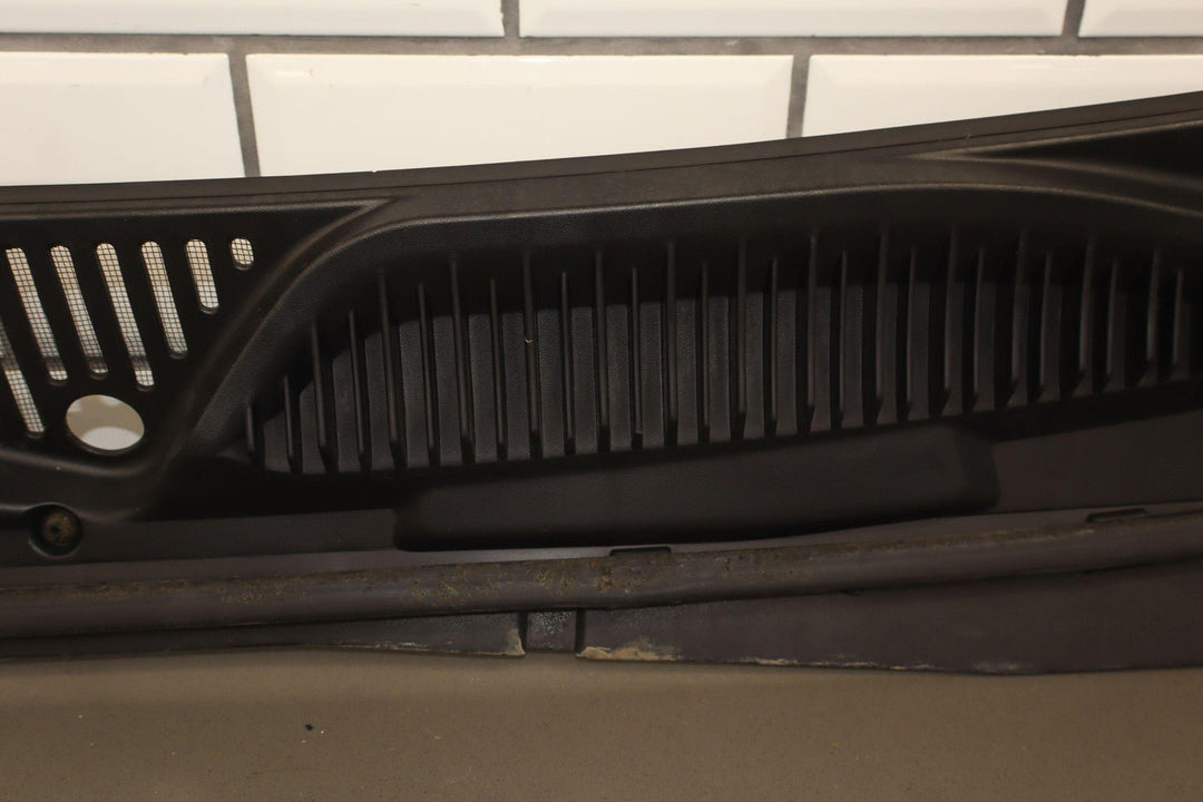 99 - 07 Chevy GMC Sierra Silverado GMT800 Cowl Vent Panel Assembly OEM