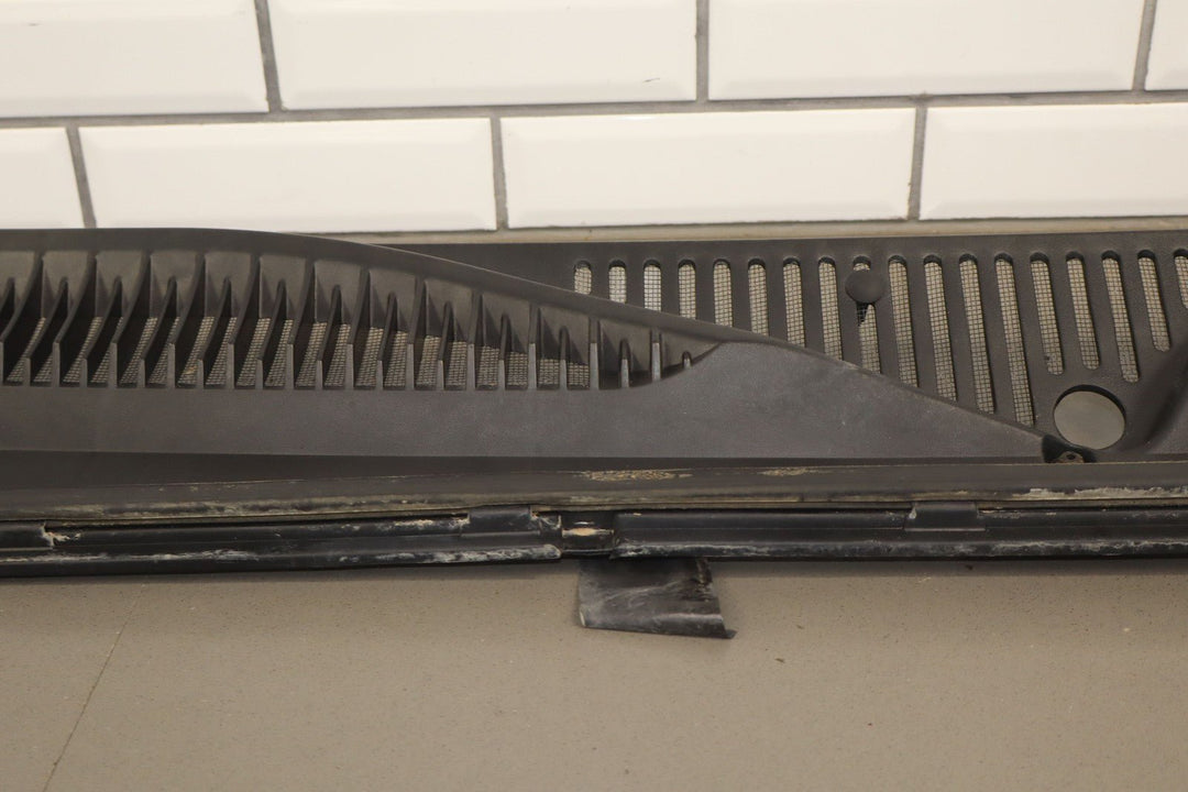 99 - 07 Chevy GMC Sierra Silverado GMT800 Cowl Vent Panel Assembly OEM