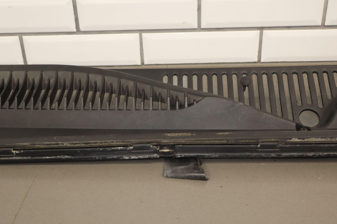 99 - 07 Chevy GMC Sierra Silverado GMT800 Cowl Vent Panel Assembly OEM