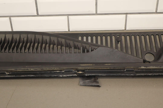 99 - 07 Chevy GMC Sierra Silverado GMT800 Cowl Vent Panel Assembly OEM