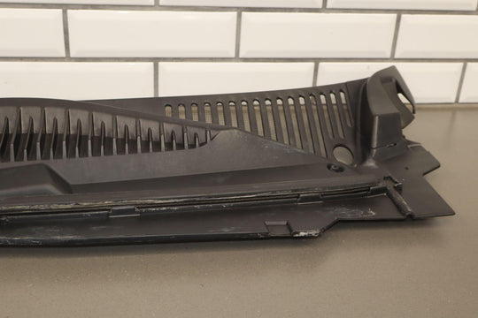 99 - 07 Chevy GMC Sierra Silverado GMT800 Cowl Vent Panel Assembly OEM