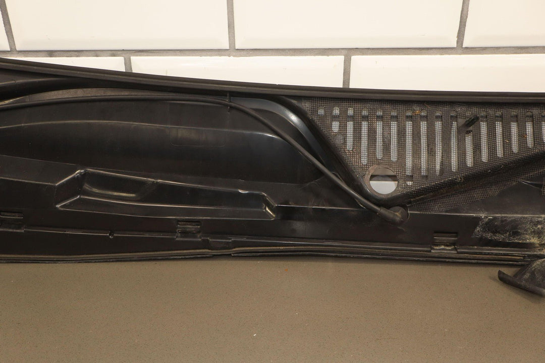 99 - 07 Chevy GMC Sierra Silverado GMT800 Cowl Vent Panel Assembly OEM