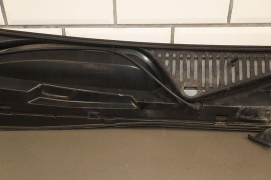 99 - 07 Chevy GMC Sierra Silverado GMT800 Cowl Vent Panel Assembly OEM