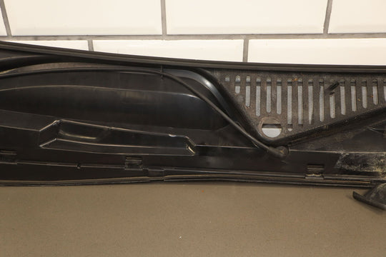 99 - 07 Chevy GMC Sierra Silverado GMT800 Cowl Vent Panel Assembly OEM