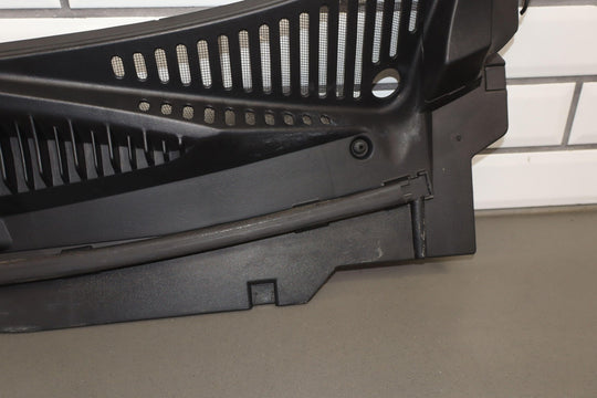 99 - 07 Chevy GMC Sierra Silverado GMT800 Cowl Vent Panel Assembly OEM