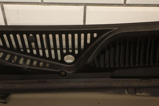 99 - 07 Chevy GMC Sierra Silverado GMT800 Cowl Vent Panel Assembly OEM