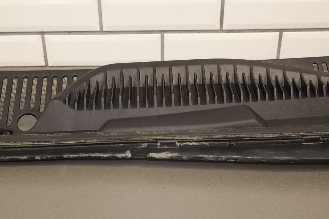 99 - 07 Chevy GMC Sierra Silverado GMT800 Cowl Vent Panel Assembly OEM