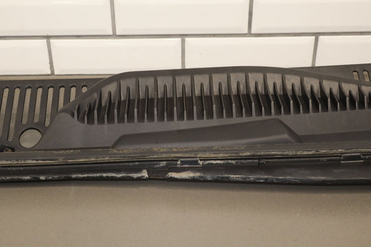 99 - 07 Chevy GMC Sierra Silverado GMT800 Cowl Vent Panel Assembly OEM