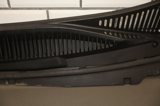 99 - 07 Chevy GMC Sierra Silverado GMT800 Cowl Vent Panel Assembly OEM