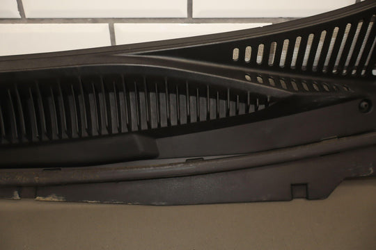 99 - 07 Chevy GMC Sierra Silverado GMT800 Cowl Vent Panel Assembly OEM